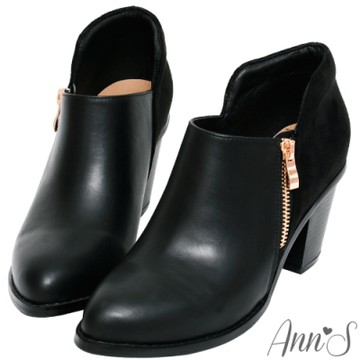 Ann’S顯瘦高低差-金色拉鍊異材質拼接尖頭粗跟短靴-黑(版型偏大)