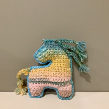 小馬其實並不小—獨處的自由 鉤織馬兒—吊飾/馬年/玩偶