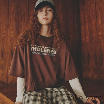 ehka sopo 復古感英文印花下襬特色剪裁T恤(0F001115810)