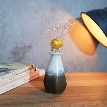 墨褐白六角小花瓶-容量約100ml