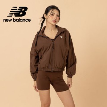 【New Balance】雙拉鍊短版風衣外套_女性_咖啡色_WJ613846ABJ