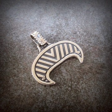 月神銀飾墜飾, 半月形銀飾墜飾, 銀月神