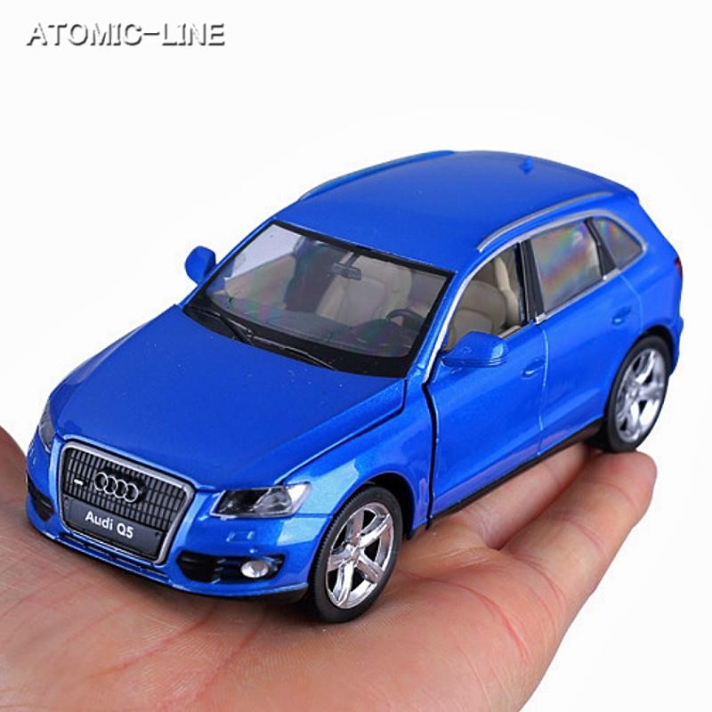 AUDi アウディ Q5 1/32 ミニカー 全2色 ライト点灯 エンジンサウンド 