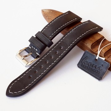 經典的黑色表帶。所有尺寸。