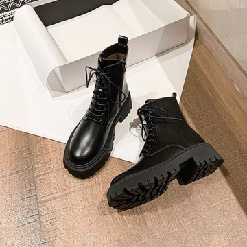 大碼馬丁靴41一43真皮冬天女鞋短靴冬季加絨九孔真皮黑色厚底靴子
