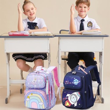 快樂星球太空人小學生書包男二三四五六年級雙肩包女護脊超輕防水