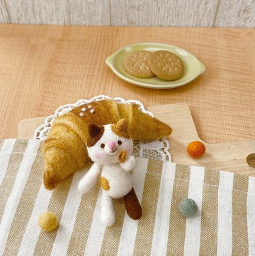 宅在甜點の羊毛氈Q萌小動物-淘氣貓角角的微笑牛角