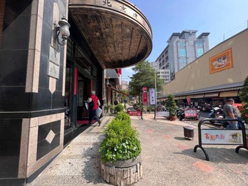 R13捷運C24輕軌-義享天地-陽台進出3房平車｜高雄市左營區嘉慶街