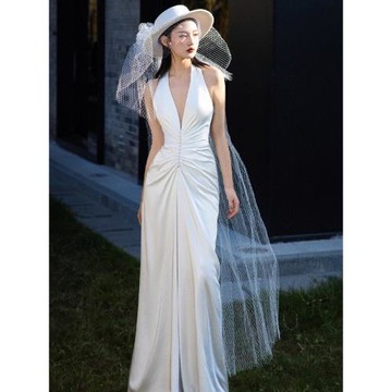 法式輕婚紗顯瘦高級新娘結婚領證登記迎賓v領簡約掛脖年會晚禮服