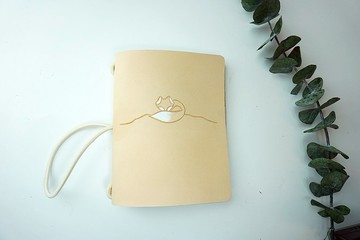 小狐狸系列 真皮手刻護照夾-睡著了