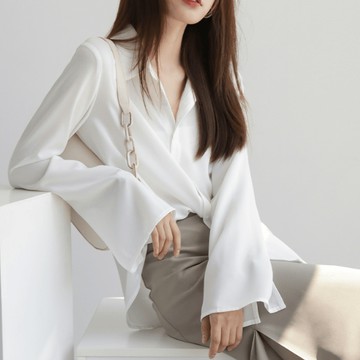 9th street 慵懶風喇叭袖襯衫｜設計感雪紡白襯衣・寬鬆修飾氣質上衣 (預購)