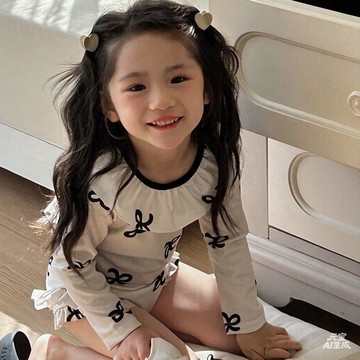 Mimo⭐韓版女童泳衣女孩游泳衣可愛寶寶露背兒童長袖泳裝