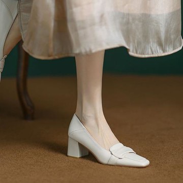 墻裂推薦~女人味十足~巨好穿~真皮粗跟高跟一腳蹬單鞋方頭女鞋潮~