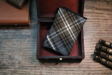 褐色格子呢子口袋巾绅士风手帕丝巾