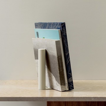 SLIM Bookend | 金屬極簡書擋 | 米白