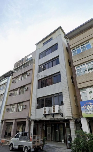 【哈瑪星核心｜駁二生活圈 ✦ 獨棟電梯透天】｜高雄市鼓山區臨海一路