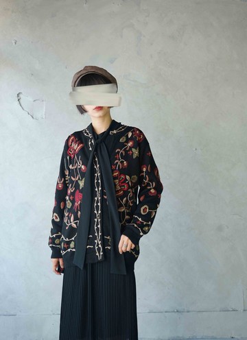 尋寶古著-精緻工藝刺繡新藝術花卉黑色毛料針織開襟外套