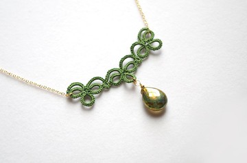 梭織蕾絲和大墜捷克珠項鍊 - 深綠色