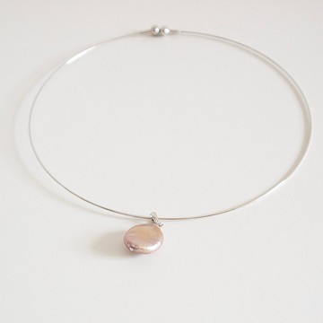 硬幣珍珠和貝殼珍珠/歐米茄項鍊/銀色