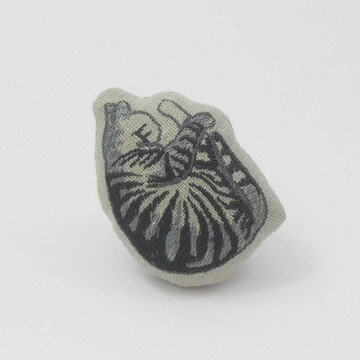 刺繡  貓貓別針02-貓蝦球01