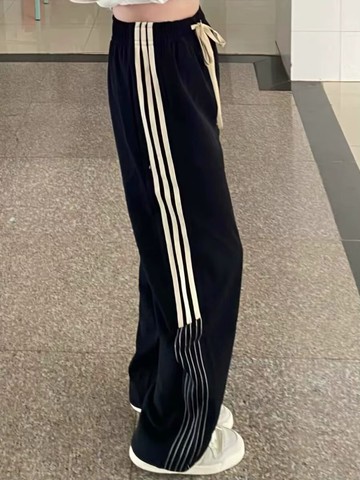 💕甜心大尺碼💕M-5XL 大尺碼春秋側邊條紋三條杠跑道運動褲女美式垂墜感寬鬆休閒垂感闊腿長褲