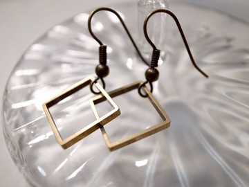 古銅色菱格耳環(針式)