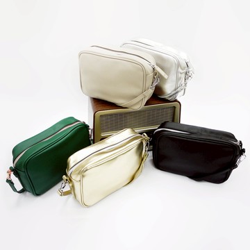 擁有美美的事物~添增新年質感【Caroline Gardner 】vegan皮革方形斜背相機包(共五色)