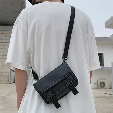 潮牌黑色小包包男包日系百搭斜挎包男士單肩包新款斜肩包男小挎包