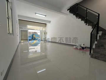 捷運黃線仁美國小對面翻新邊間透天店住｜高雄市鳥松區介壽路