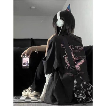 【可愛蝴蝶印花】短袖T恤 女 夏季 設計感 小眾 Oversize 學生 寬鬆 體恤 上衣 短袖上衣 小眾設計感上衣 上