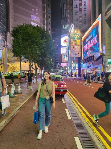 尼龍材質上衣 (棕褐色)