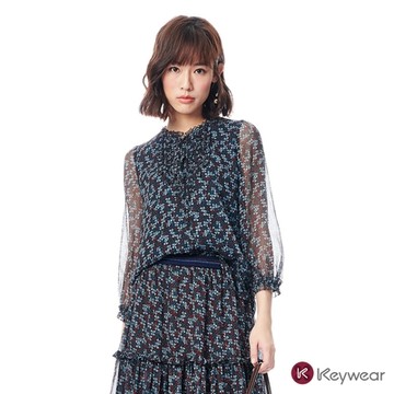 KeyWear奇威名品 優雅荷葉領小碎花透膚上衣-綜合色