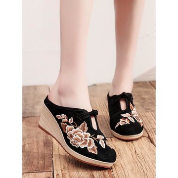 春夏老北京布拖鞋民族風增高時尚外穿半拖漢服繡花高跟包頭涼拖女