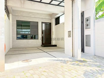 臨東區仁德臨路現代化邊間車墅｜七年屋｜屋況超優｜台南市仁德區民安路二段