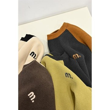 慵懶不起球軟糯插肩寬松字母毛衣