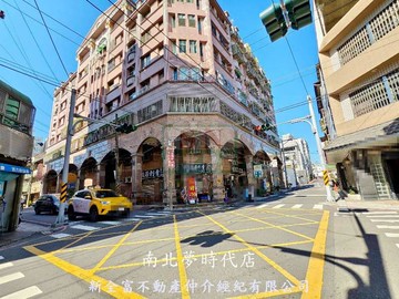 崑中雙面路大坪數三角金店｜台南市永康區六合路