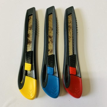 [沐沐屋]馬培德 美工刀 裁紙刀 小號壁紙刀 可鎖定 辦公 學習 手工 打包 拆快遞刀 ^