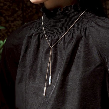 百搭造型！Hana長款淡水珍珠與醫療級不鏽鋼Y字項鍊