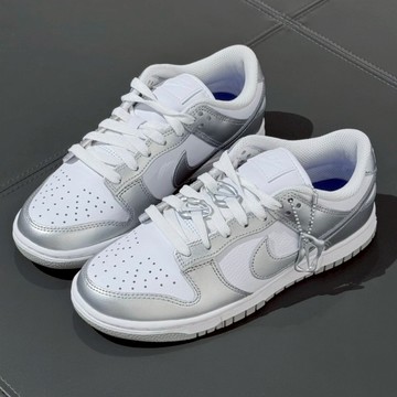S.G NIKE W DUNK LOW 'Metallic Silver' FV1311-100 白銀 吊飾 復古鞋