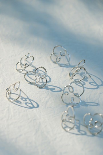 Vase with Twelve Sunflowers I 純銀油畫小花耳環