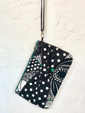 蝴蝶結手拿包-綠色大花-花布提帶