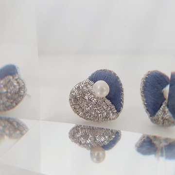 愛心珍珠手作刺繡耳環  牛仔藍
