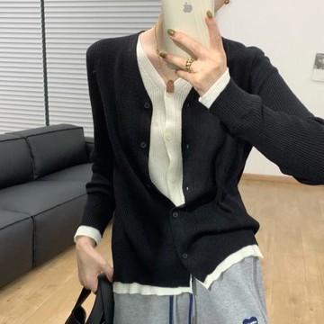 V領撞色假兩件針織開衫女2025春秋新款簡約洋氣上衣時尚外穿毛衣