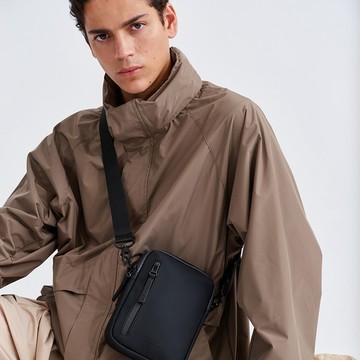 GASTON LUGA｜Dash Verti Crossbody 防水斜背包