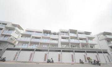 小港.六年屋.12米路上精裝.車庫別墅[小黑推薦]｜高雄市小港區松正路