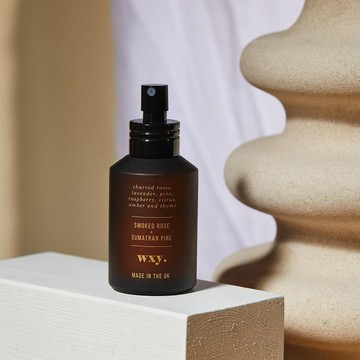 【英國 wxy】Amber 室內香氛噴霧- 煙燻玫瑰 & 蘇門答臘松 /100ml