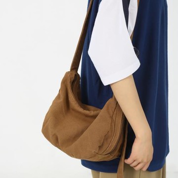 帆布斜挎包女簡約百搭文藝小單肩包學生日系iPad復古潮流男餃子包