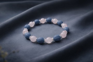 東方芯韻 | 月光藍玫靜心款 | 青金石香珠 | 玫瑰香方 | 粉晶設計