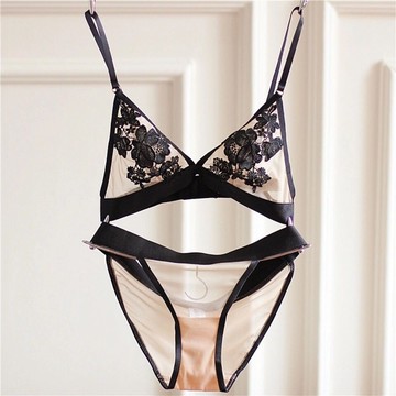 「MOJITO」熾熱目光‧歐美水溶綉花網紗刺綉透視三角杯無鋼圈細肩帶無襯墊成套內衣+內褲組(4色選)  S-XL