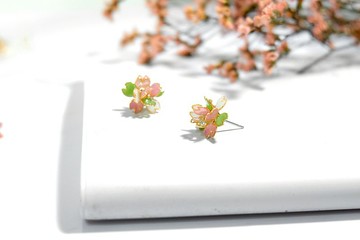 耳針x耳夾水晶花_櫻花系列-繁櫻(粉綠配色)_光點飾品